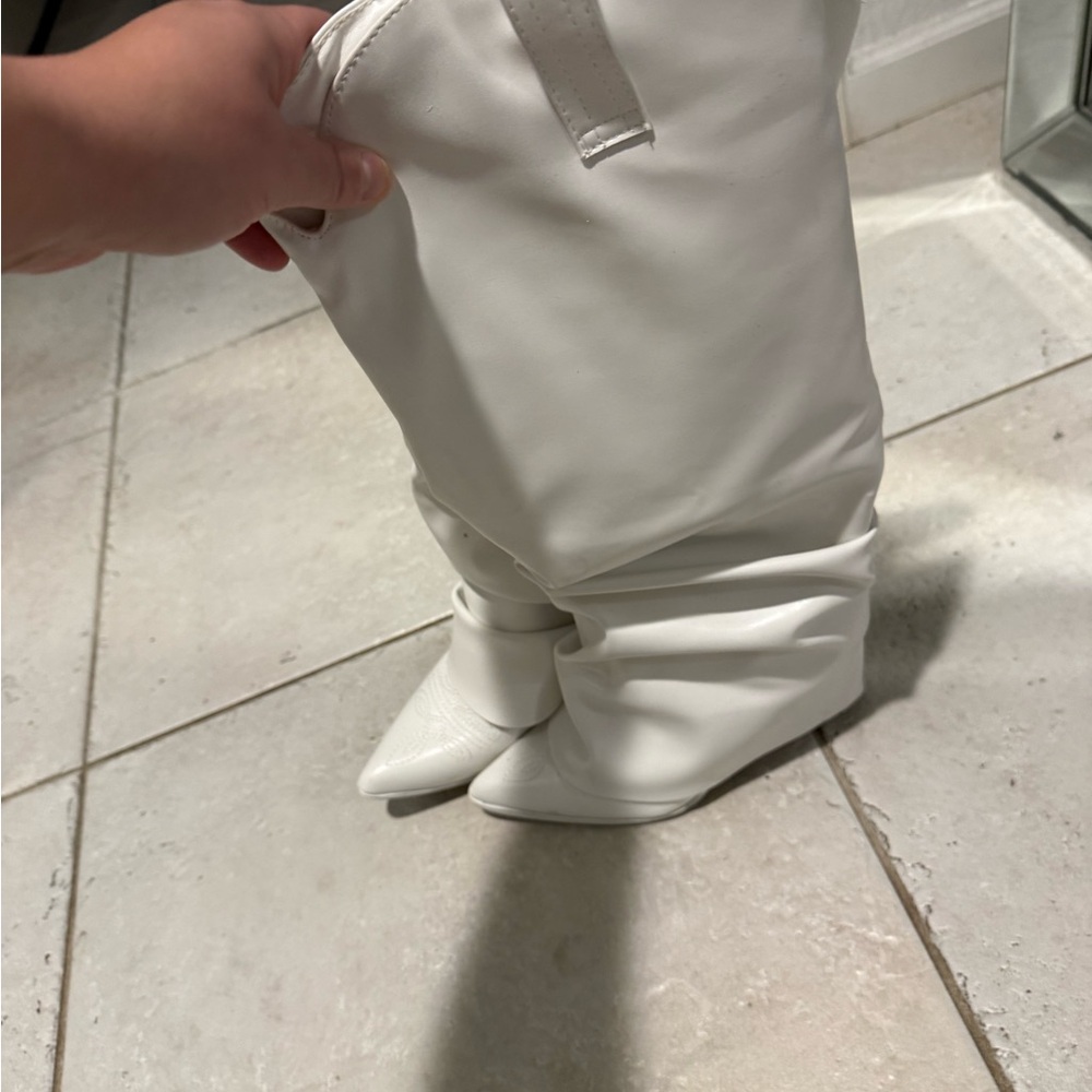 White Women's cowgirl Boots - Picture 4 of 5